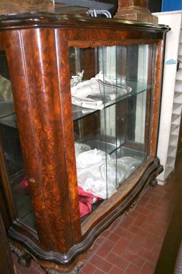 Vetrina espositore chippendal in radica, con anta scorrevole